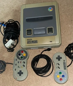 Consola Super Nintendo SNES totalmente funcional + PSU oficial y 2 mandos - Imagen 1 de 6