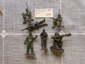 Army Men Vintage Lot 1/32 Scale Figures Battle Diorama #5 - Picture 1 of 1