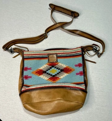 Bolso de correo STS Ranchwear Saltillo, bandolera, serape tejido, cuero de grano completo Foto 1 de 4