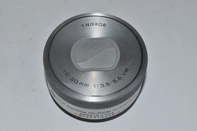 Lente plateada zoom Nikon 1 Nikkor VR 10-30 mm f/3,5-5,6 PD V1 J1 J2 V2 J3 J4 J5 S1 - Imagen 1 de 4