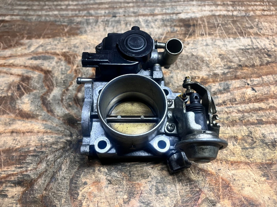 1990-1993 Mazda Miata MX-5 NA 1.6L Engine Air Throttle Body Valve Assembly - Image 1 of 4
