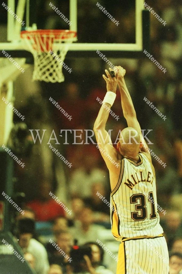 EW953 Reggie Miller Pacers 3 Pointer Basketball 8x10 11x14 16x20 Photo - Image 1 of 1