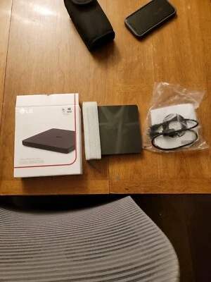 GRABADORA DE DVD PORTÁTIL LG ULTRA DELGADA PARA MAC Y WINDOWS. Foto 1 de 4