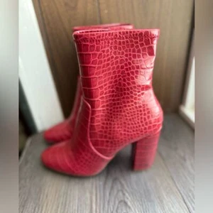 Red Croc Embossed Ankle Boots Block Heel Fashion Booties Aldo Size 9 - Picture 1 of 10