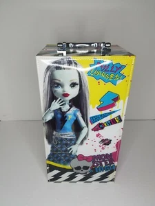 MONSTER HIGH Carrying Doll Case Box w/ Mirror - Picture 1 of 5