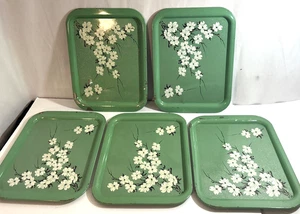 5 Vintage Metall Emamel Grün Weiß Hartriegel Blumen Serviertabletts - Bild 1 von 17