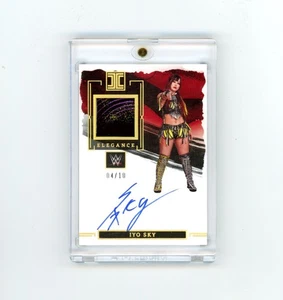 2023 Panini Impeccable WWE Iyo Sky Elegance Autograph Worn Relic Gold #D 04/10 - Bild 1 von 2