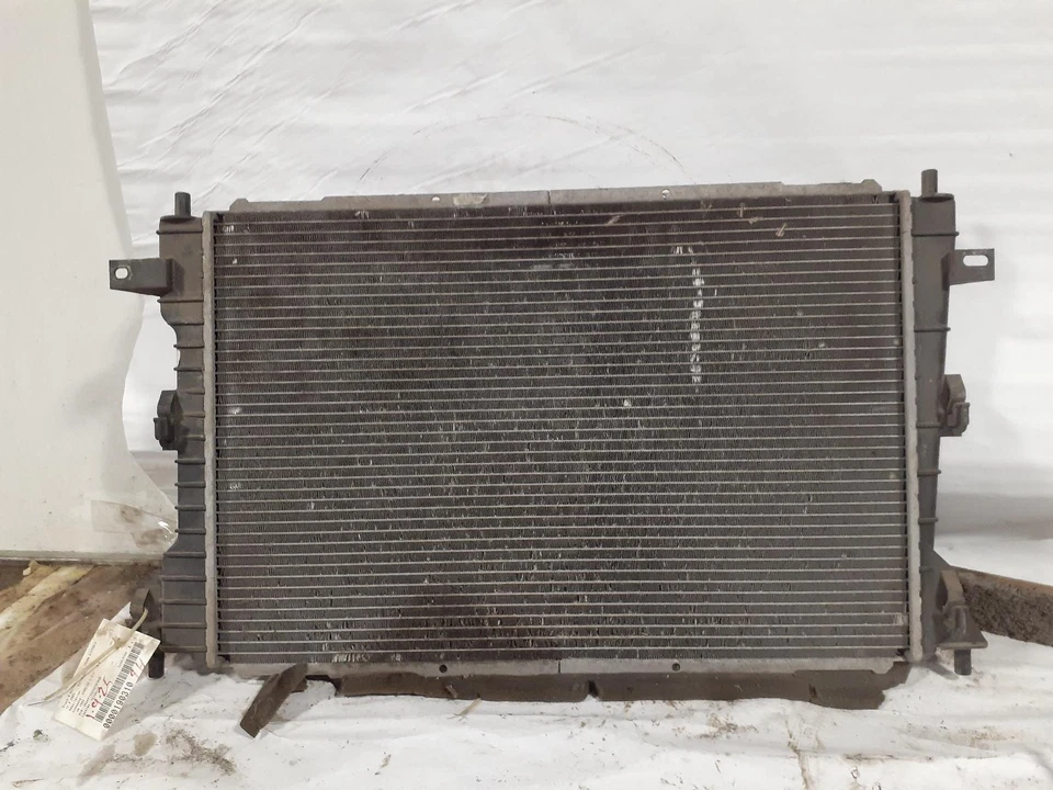 Used Radiator fits: 1999 Ford Crown victoria  Grade A Foto 1 de 4