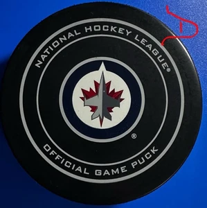 Juego oficial de la NHL 2012-2015 Puck Of The Winnipeg Jets (sin estuche) - Imagen 1 de 2