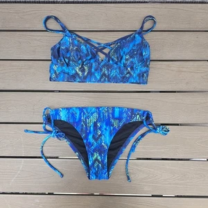 TYR Durafast Damen Blau Brooke Bralet Top mit Bindeband Bikinihose Gr. S Neu Muster - Bild 1 von 3