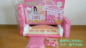 Hello Kitty Singing Keyboard - Picture 1 of 3
