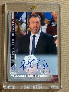 PATRICK ROY 2020 SP SIGNATURE EDITION LEGENDS BEHIND THE BOARDS AUTO /44 - Bild 1 von 2