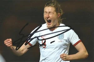 ENGLAND LADIES: ELLEN WHITE SIGNED 6x4 ACTION PHOTO+COA *LIONESSES* *WORLD CUP* - Picture 1 of 1