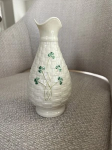 Belleek Shamrock Vase Archive Collection Limited Edition - Picture 1 of 2
