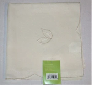 (4) Lintex Embroidered & Scalloped Napkins ~ Leaf Cream 19" x 19" NEW - Picture 1 of 1
