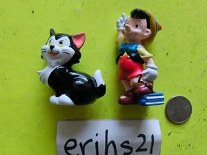 2 figuras de PVC Disney Pinocho de pie en libros Fígaro 3"" tapa de pastel 2"" vintage - Imagen 1 de 2