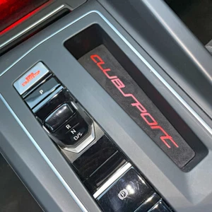 Alu Einlage mit Logo " Clubsport " rot Alcantara optik für Golf 8 MK8 CS45 45 CD - Picture 1 of 1