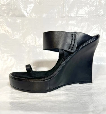 Sandalias ANN DEMEULEMEESTER talla 7,5 EE. UU. Cuero Negro Punta Anillo Plataforma Tacones Cuña Foto 1 de 4