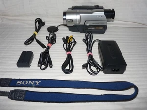 Sony PAL CCD-TRV208E PAL HI8 8mm Video8 Videocamera Lettore Videoregistratore Trasferimento Video - Foto 1 di 6