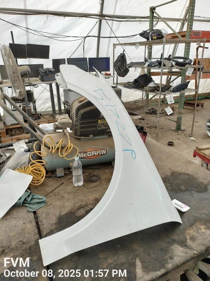 WHT LEFT FENDER 8V5821105A 2015-2020 AUDI A3 AUDI Foto 1 de 4