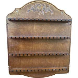 Vintage Holz 64 Souvenir Löffel Sammler Wandregal Display Halter geschnitzt - Bild 1 von 4