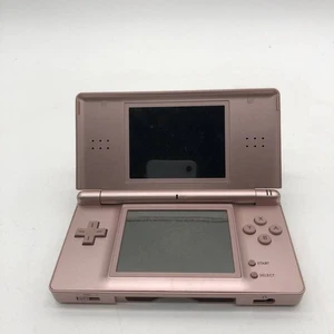 Consola Nintendo DS Lite Rosa Metálica Rosa USG-001 con Lápiz Táctil - Imagen 1 de 7