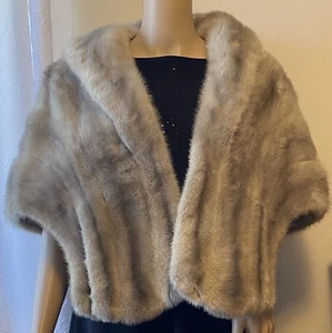 Bedells Furs Women Vtg Fur Wrap Stole Cape Shawl One Size Glendale CA USA - Picture 1 of 7