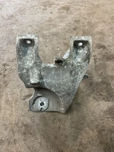 04-06 Volkswagen Phaeton OEM Right Engine Mount Bracket 3D0199308AP R40 - Picture 1 of 4