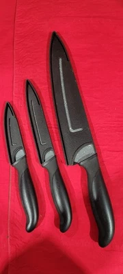 Juego de 3 cuchillos negros Sharper Image con fundas Foto 1 de 4