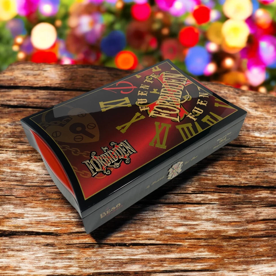 Caja de cigarros de madera vacía Arturo Fuente Opus X Forbidden Beso 12x7,75x2,5 Foto 1 de 4