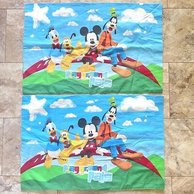 Funda de almohada de la casa club de Disney Mickey Mouse "Playground Pals" Juego de 2 Goofy Foto 1 de 4
