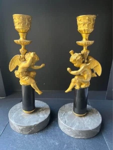 Vintage regency style gilt metal Bronze marble base cherub putti candlesticks - Imagen 1 de 12