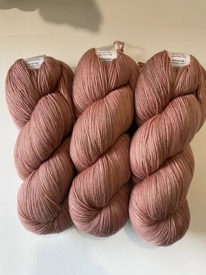 3 madejas Miss Babs Yowza DK 100 % lana merino superlavada; Colorway: Adobe Foto 1 de 4