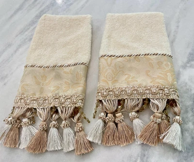 Juego de toallas de mano decorativas para baño Croscill brocado borla flecos marfil topo Foto 1 de 4