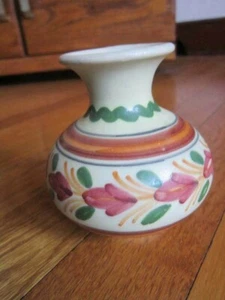Kleine Keramik Vase rot grün gelb auf creme/hellbraun 3,5" handsigniert hübsch  - Bild 1 von 7