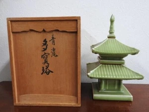 Celadon Tō Pagoda by Heian Tezuka Gyokudo – 25.5cm Japanese Buddhist Ornament - Picture 1 of 10