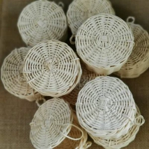 3 pequeñas cestas de almacenamiento redondas tejidas de mimbre blanco con tapa para decoración de caja de regalo - Imagen 1 de 9