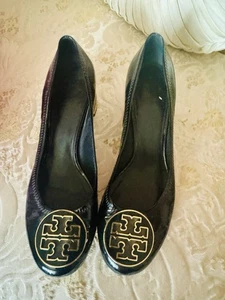 Tory Burch Pumps Raliegh Gold Logo Schwarz. US Größe 9 - Bild 1 von 4