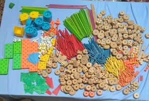 Over 700 Pieces Of Vintage Tinkertoys. Mostly Wooden. Enough For A Party - Picture 1 of 10