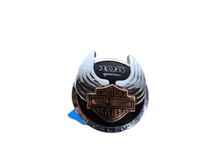 Motocicleta K Harley Davidson 62386-08-L 105 años emblema nuevo tanque de combustible LH - Imagen 1 de 3
