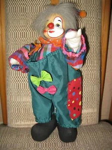 Clown - Porzellan Clown - Buthe Clown - stehend -  37 cm hoch - karierte Mütze - Bild 1 von 2