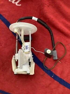 Новый из старых запасов 2004 Ford Explorer топливный бак отправитель и насос 4L2Z-9H307-DA - Изображение 1 из 4