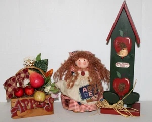 APPLE WOODEN DECORATIONS FOR KITCHEN OR DINING ROOM 3 PIECES - Picture 1 of 24