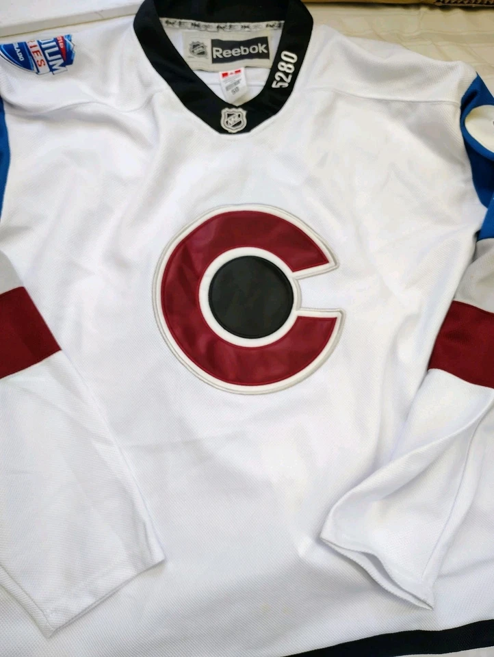 CAMISETA MATT DUCHENE COLORADO SERIE ESTADIO AVALANCHA TALLA 50 BLANCA Foto 1 de 4