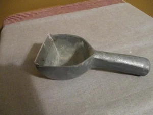 VINTAGE HEAVY METAL ICE SHAVER--MOLDED HANDLE - Picture 1 of 3