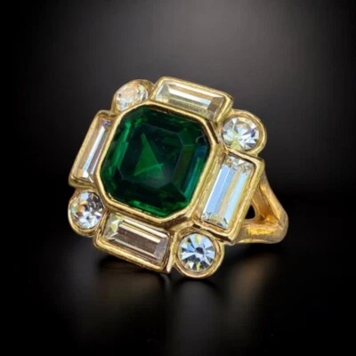 Anel Avon Vintage -Tesouro Ousado - Anel de coquetel de esmeralda falsa - tamanho 8 - Imagem 1 de 4