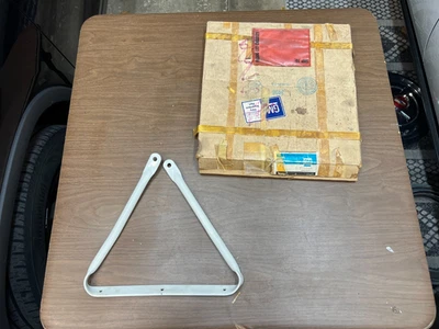 Nuevo de Lote Antiguo 1973-87 Chevy Pickup GMC Blanco Espejo Soporte Brazo Costa Oeste GM RARO Foto 1 de 4