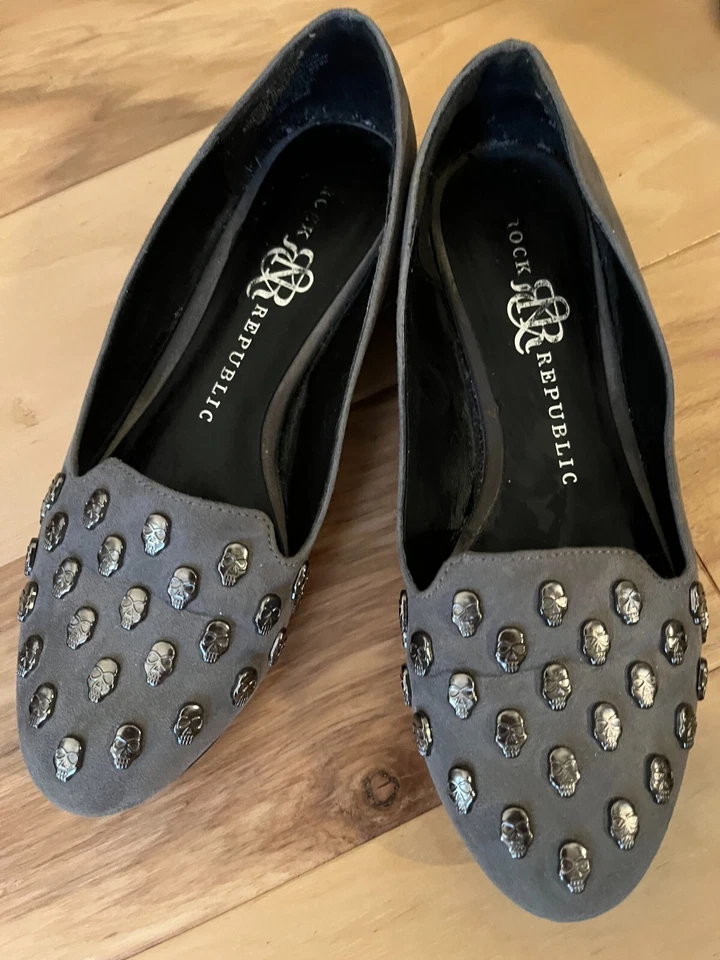 Rock & Republic Mujer Talla US 5.5 Gris Imitación Gamuza/Cráneos Joyas Sin Cordones Plano Foto 1 de 4