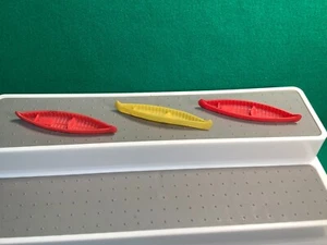 VINTAGE 1950'S THOMAS TOY FRONTIER LAND 45MM INDIAN CANOE'S - Picture 1 of 5