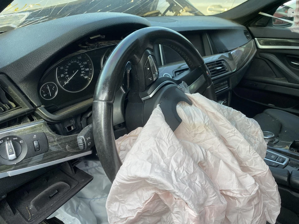 (SOLO PARA VOLANTE) 11 12 13 14 BMW 535I Volante Foto 1 de 2